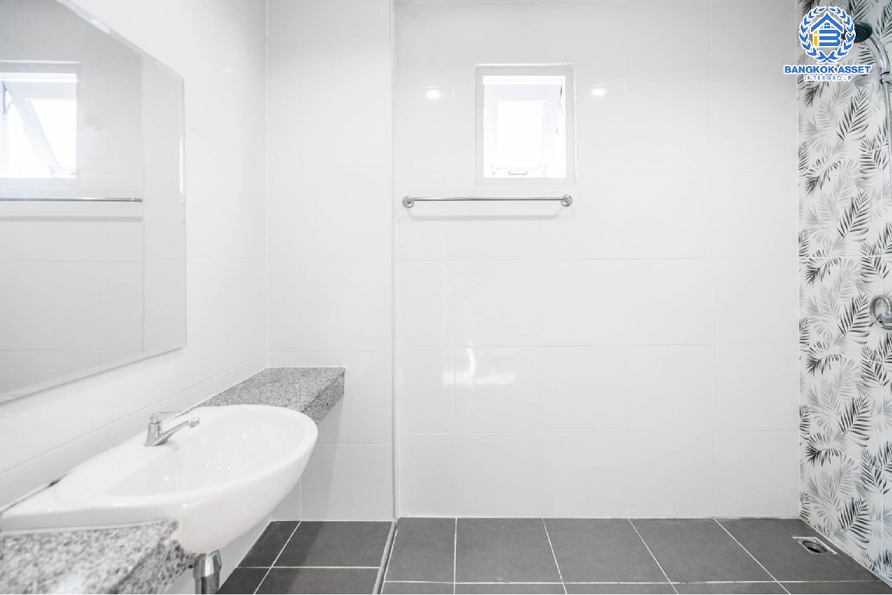 บ้านมือสองตกแต่งใหม่ ม.เปี่ยมสุข2 บางใหญ่-กาญจนาฯ (ซ.วัดพระนอน) หลังมุม หน้ากว้าง ดีไซน์ทันสมัย เนื้อที่ 21.7 ตร.ว. ฟังก์ชัน 3 ห้องนอน 2 ห้องน้ำ บนทำเลศักยภาพ เดินทางสะดวก เข้า-ออกได้หลายเส้นทาง ใกล้เซ็นทรัลเวสต์เกต และรถไฟฟ้า "สถานีตลาดบางใหญ่"...